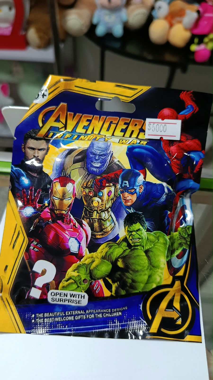 MUÑECO CON SORPRESA AVENGERS