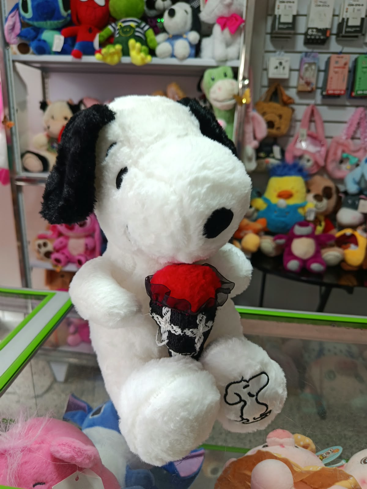 PELUCHE SNOOPY CON RAMO 30cms