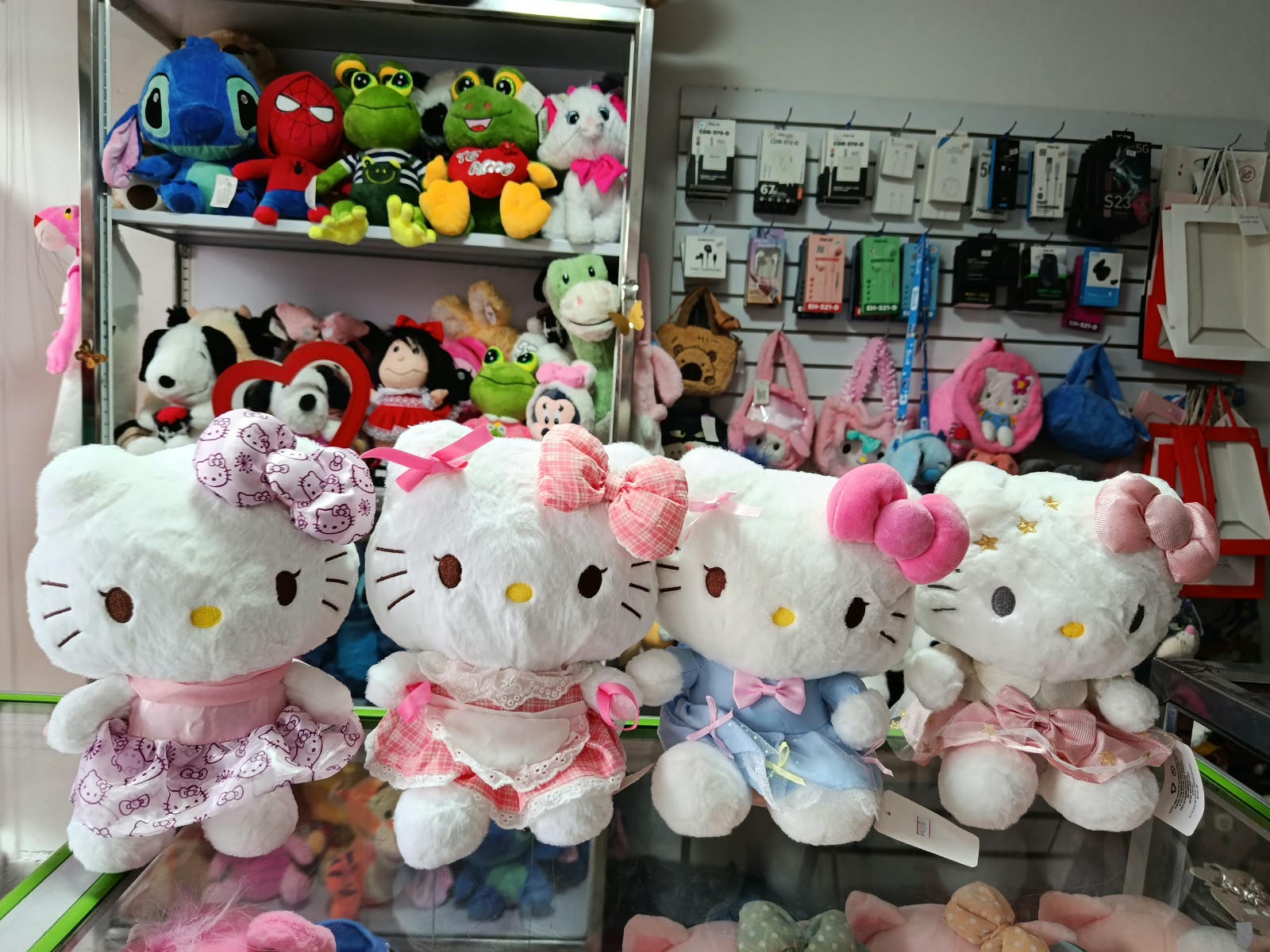 PELUCHE HELLO KITTY  VESTIDO SATINADO 25cms